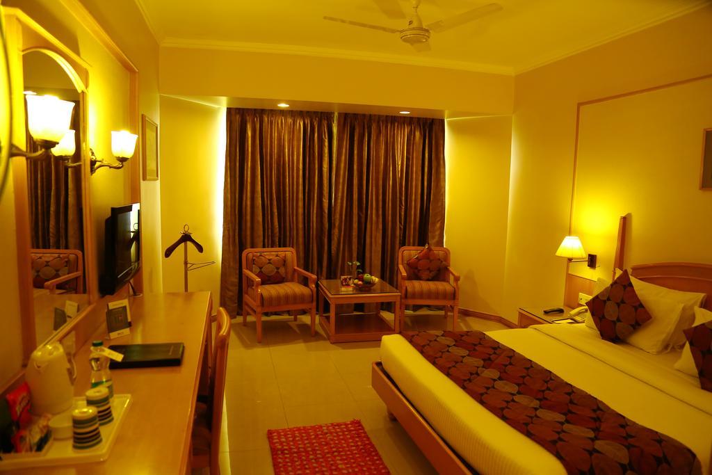 Kences Hotel -Opp Apsrtc Bus Stand Tirupati Exteriér fotografie